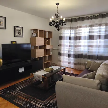 Apartment Zora *
