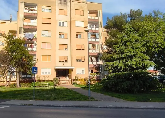 Zora Apartment